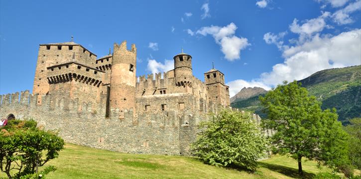 IL MANIERO MEDIOEVALE DI FENIS (AO)