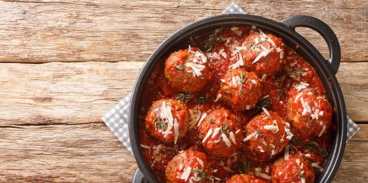 CENA TIPICA A BASE DI... POLPETTE!