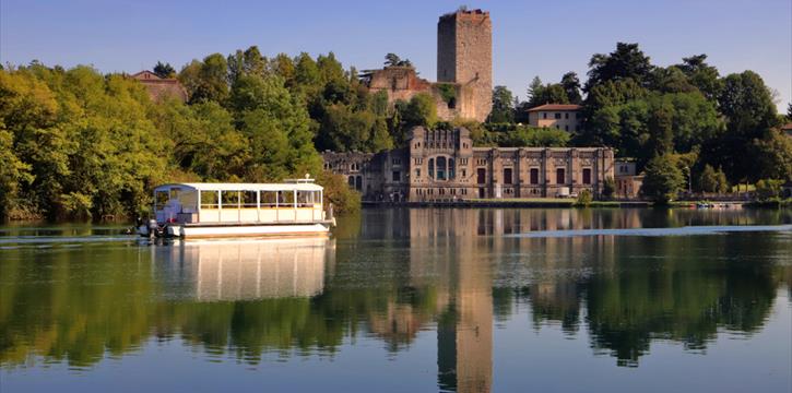 NAVIGAZIONE SULL'ADDA CON BATTELLO PRIVATO, VISITA AL CASTELLO, PRANZO E SPETTACOLO A BORDO