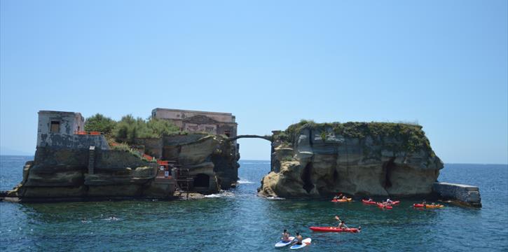 IL SOLE NEL MARE ESCURSIONE IN KAJAK 2025