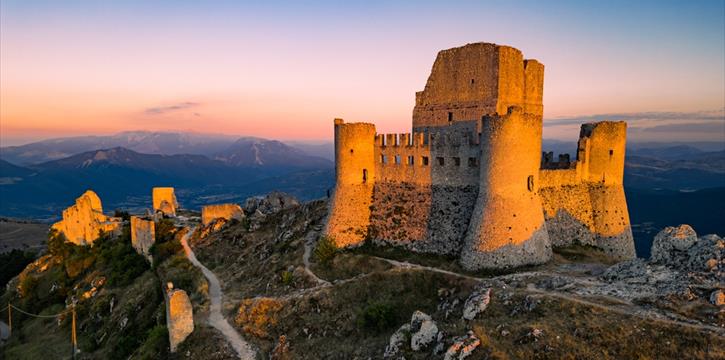 TREKKING ALLA ROCCA DI CALASCIO E PRANZO (AQ)