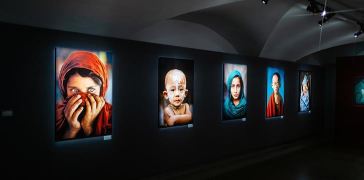MOSTRA FOTOGRAFICA STEVE McCURRY. ORIZZONTI LONTANI. PARMA