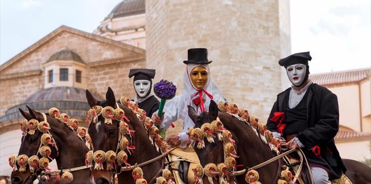 LA MAGIA DEL CARNEVALE: LA SARTIGLIA DI ORISTANO, GITA DI TRE GIORNI