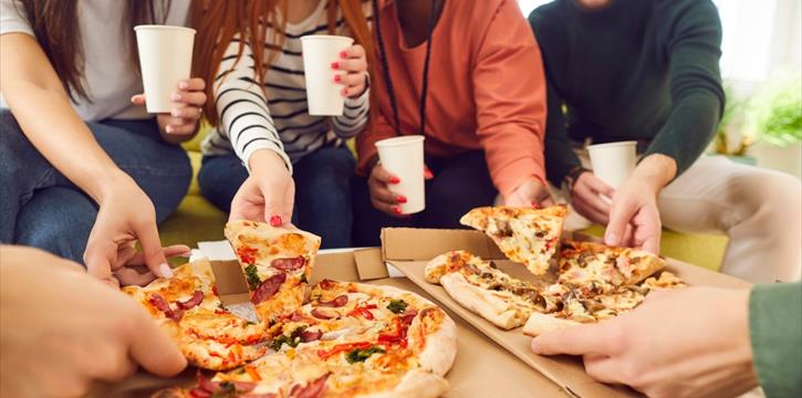 SERATA ALLO STRAPARK, PIZZA E DIVERTIMENTO PER TUTTA LA FAMIGLIA A PIEDIRIPA (MACERATA)