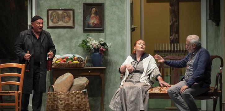 "È ASCIUTO PAZZO 'O PARRUCCHIANO" di OSCAR DI MAIO AL TEATRO TRIANON DI NAPOLI