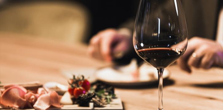 VINOTECA DI BUSTO ARSIZIO: SERATA PER LA DONNA