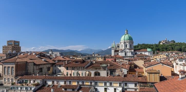 BRESCIA IN ROSA: LE GRANDI DONNE DELLA STORIA BRESCIANA - VISITA GUIDATA A PIEDI