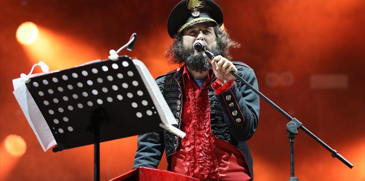 VINICIO CAPOSSELA : "OVUNQUE PROTEGGI" LIVE AT POMPEI (NA)