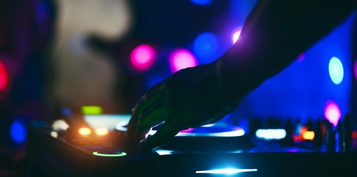 FESTA CON DJ FRANCESCHINO AL GOLF CLUB LE PAVONIERE DI PRATO