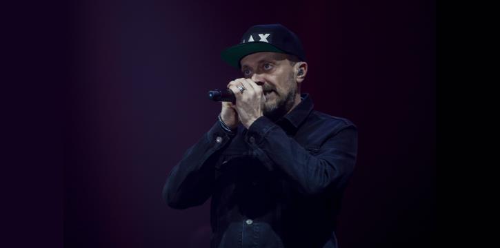 MAX PEZZALI: "STESSA STORIA, STESSO POSTO, STESSO BAR" ALL'UNIPOL DOME (ARENA SANTA GIULIA MILANO)