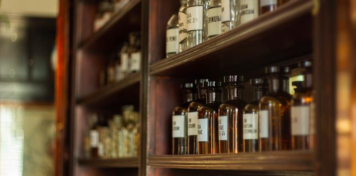 VISITA GUIDATA SPEZIALI, POZIONI ED ANTICHE FARMACIE A BOLOGNA