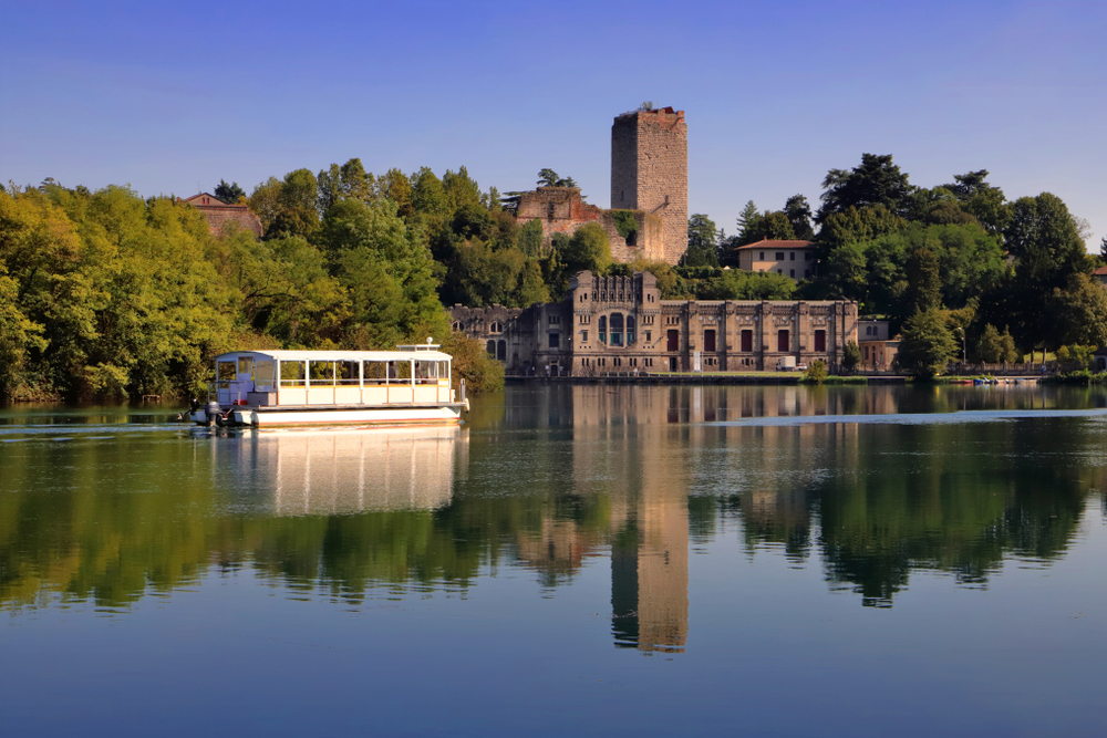RIDI CHE TI PASSA SULL'ADDA - NAVIGAZIONE CON PRANZO E SPETTACOLO A BORDO