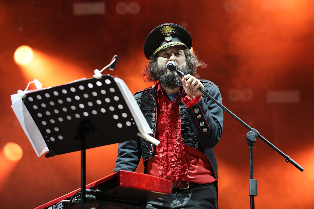 VINICIO CAPOSSELA : "OVUNQUE PROTEGGI" LIVE AT POMPEI (NA)