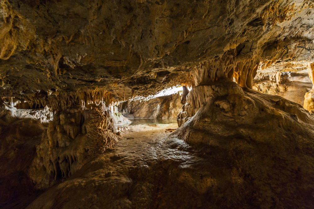 GITA GIORNALIERA ALLE GROTTE DI BOSSEA E VISITA AL BIRRIFICIO BALADIN