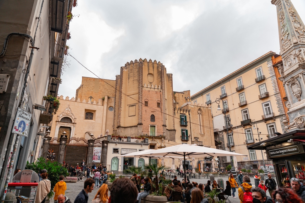 E CCOSE 'E NAPULE - STORIE, LEGGENDE E FILASTROCCHE DELLA CITTÀ