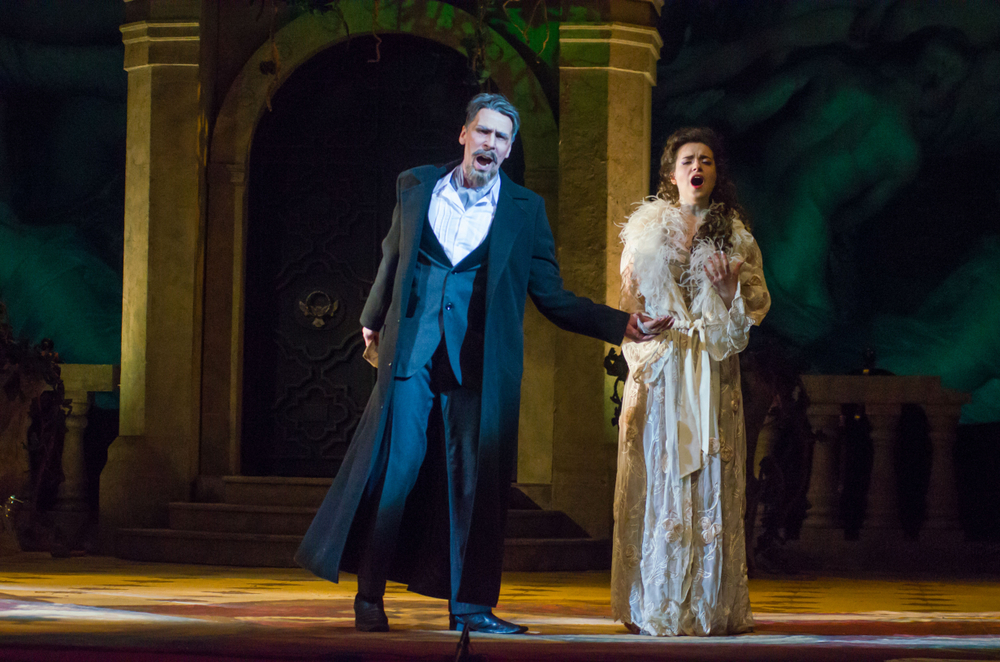 LA TRAVIATA AL TEATRO PETRUZZELLI DI BARI