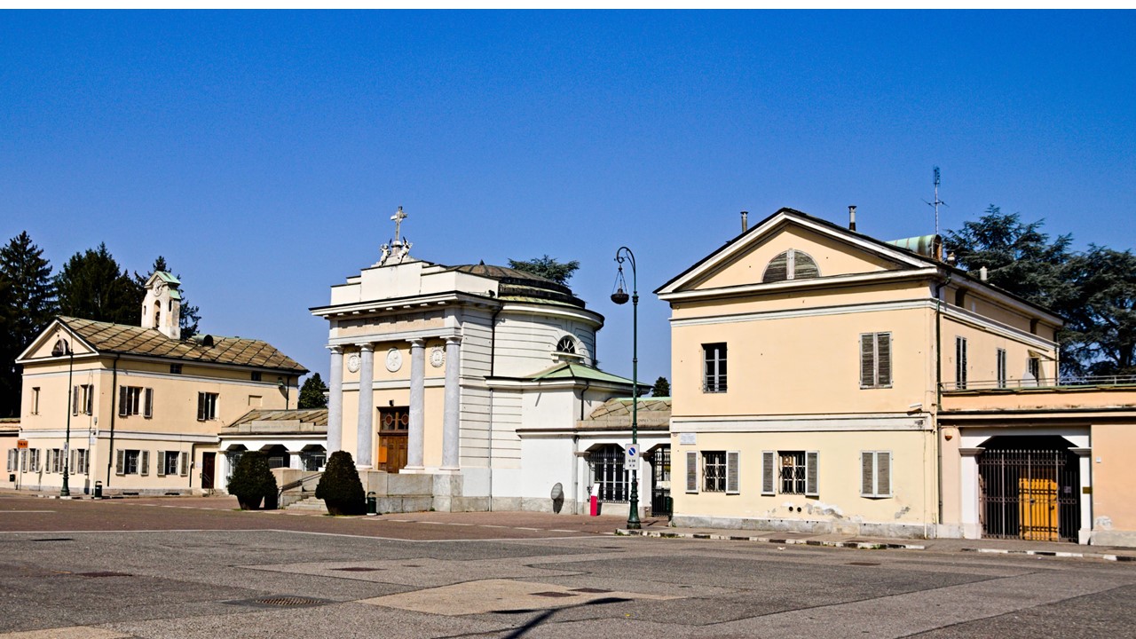 DONNE AL CIMITERO MONUMENTALE DI TORINO