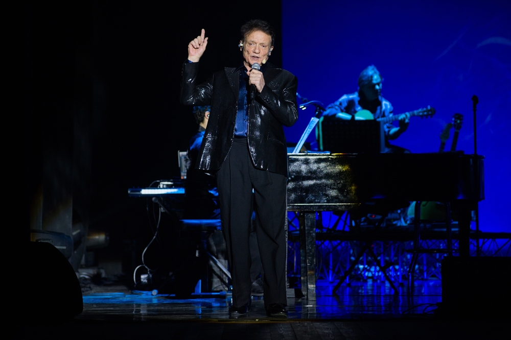 MASSIMO RANIERI: "TUTTI I SOGNI ANCORA IN VOLO" AL TEATRO PETRUZZELLI DI BARI