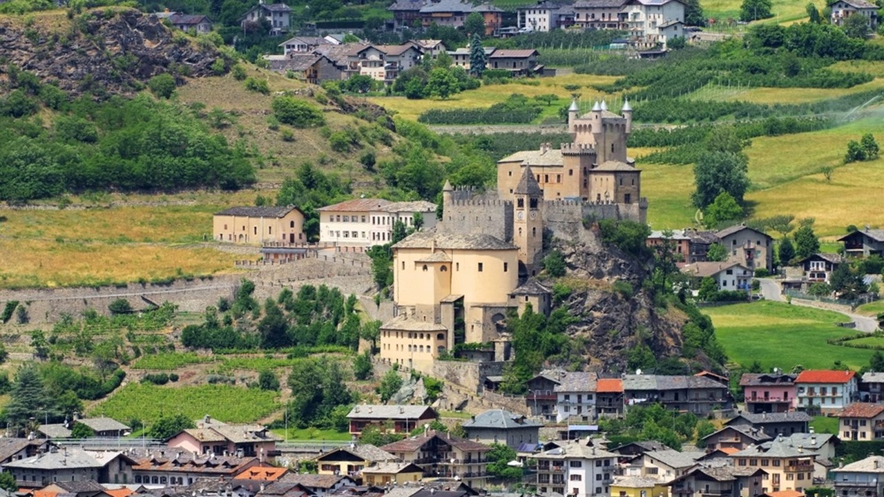 TRA BORGHI E CASTELLI DELLA VALLE D'AOSTA: GITA GIORNALIERA