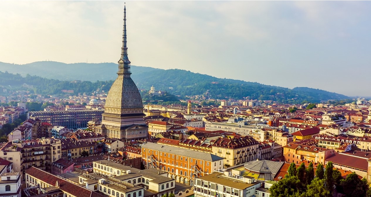 APERICABRIO AL TRAMONTO PER LE VIE DEL CENTRO DI TORINO