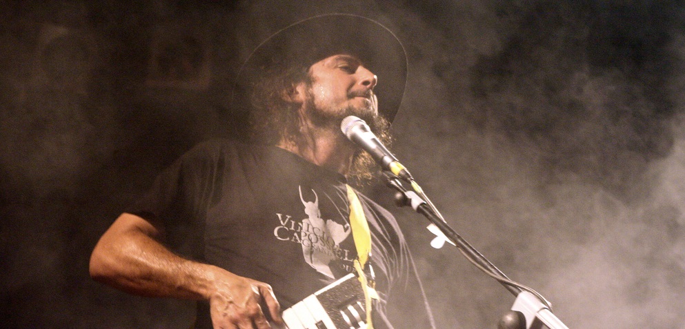 VINICIO CAPOSSELA: "DI SELVA IN SELVA DA ARIOSTO A DYLAN THOMAS" AL FESTIVAL MONT'ALFONSO SOTTO LE STELLE A CASTELNUOVO IN GARFAGNANA (LU)