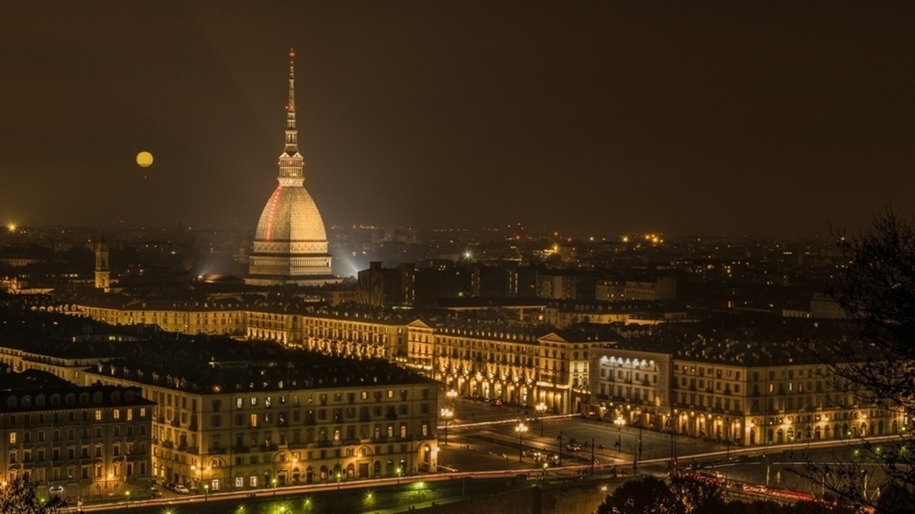 TORINO MAGICA NELLA NOTTE D'EQUINOZIO: PASSEGGIATA GUIDATA CON CENA