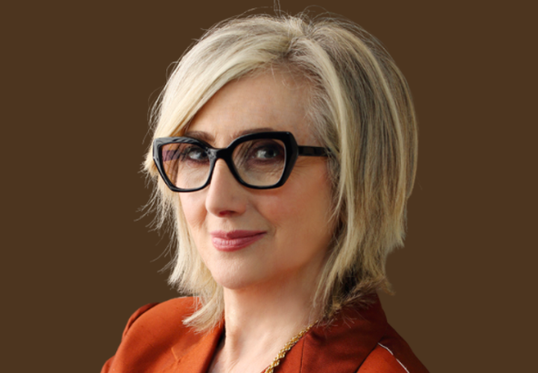 LUNETTA SAVINO AL TEATRO CELEBRAZIONI
